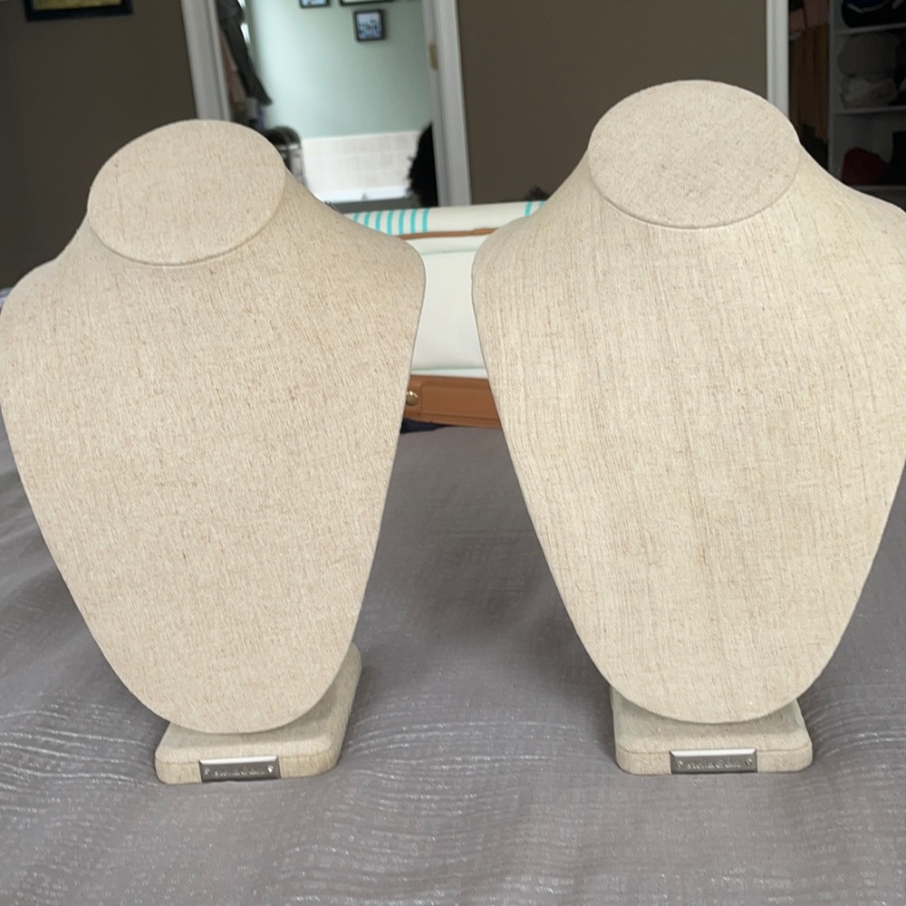 Necklace displays